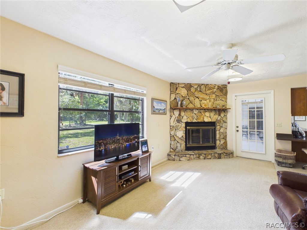 814 N Dunkenfield Avenue, Crystal River, FL 34429