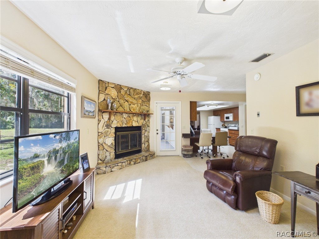 814 N Dunkenfield Avenue, Crystal River, FL 34429