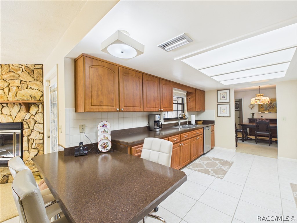 814 N Dunkenfield Avenue, Crystal River, FL 34429
