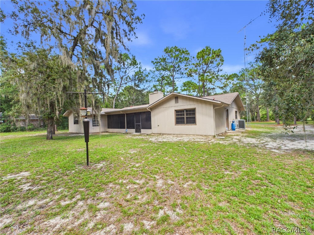 814 N Dunkenfield Avenue, Crystal River, FL 34429
