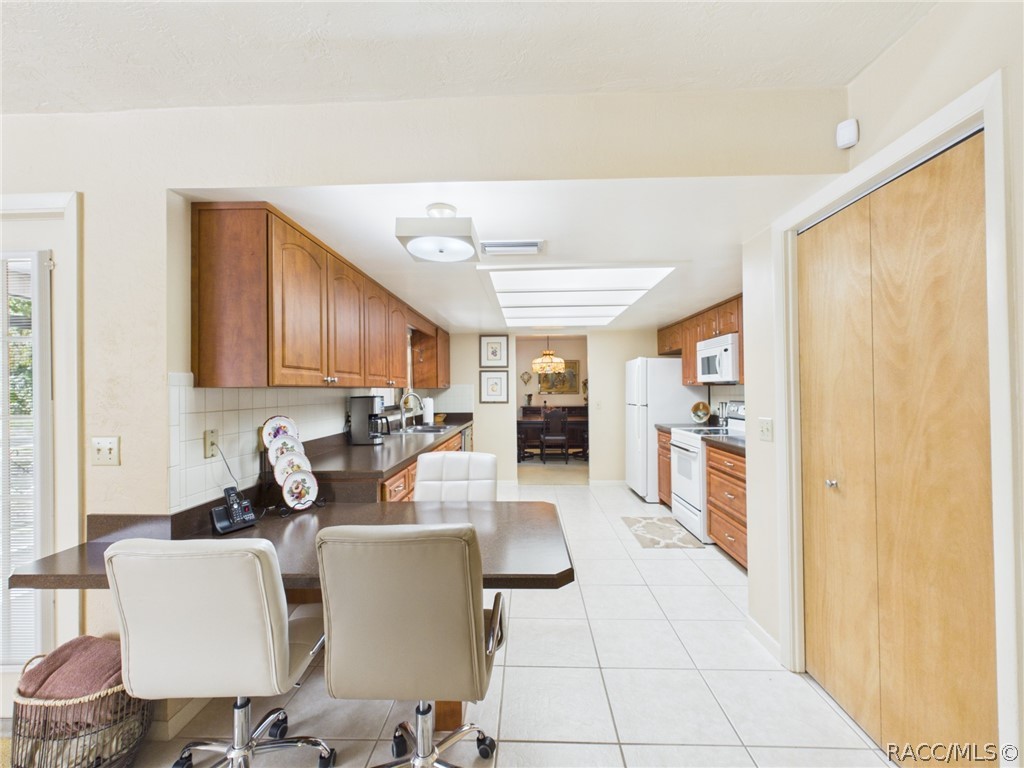 814 N Dunkenfield Avenue, Crystal River, FL 34429