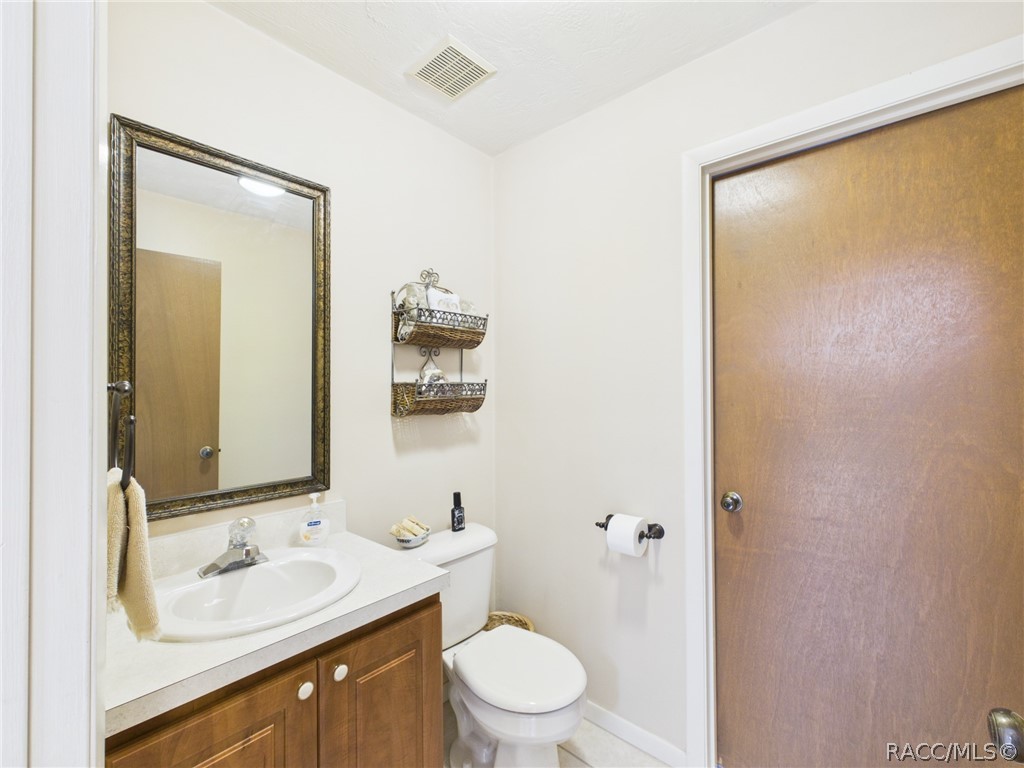 814 N Dunkenfield Avenue, Crystal River, FL 34429