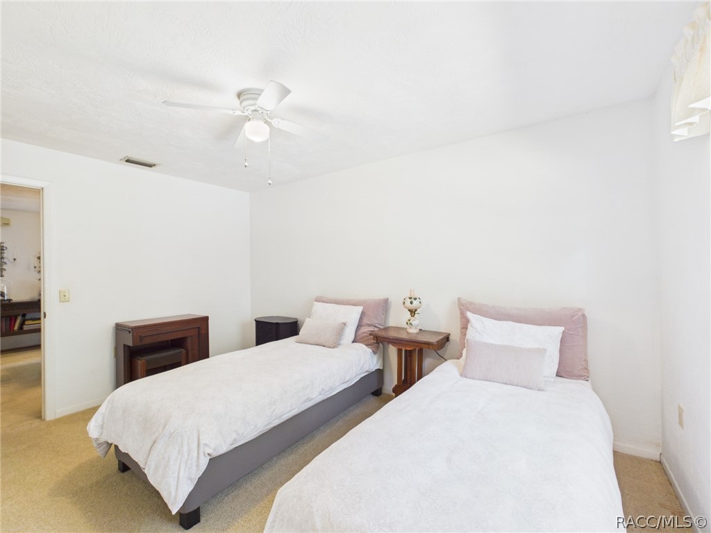 814 N Dunkenfield Avenue, Crystal River, FL 34429