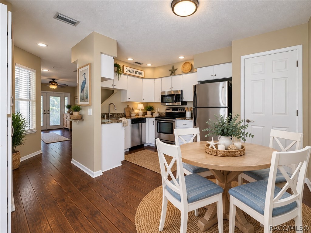 11059 W Harbor Watch Loop, Crystal River, FL 34428
