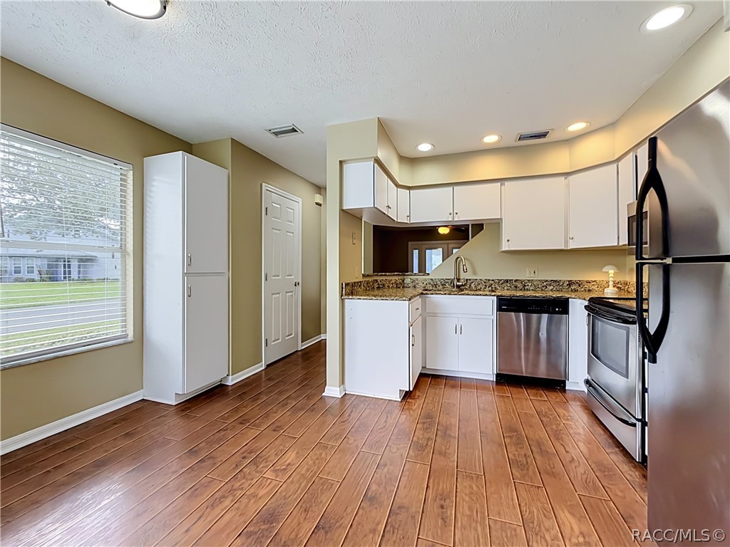 plenty of storage & pantry