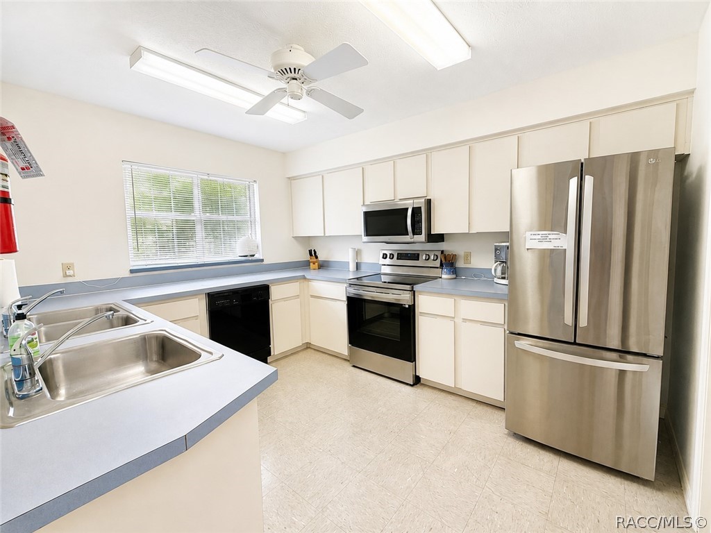 11059 W Harbor Watch Loop, Crystal River, FL 34428
