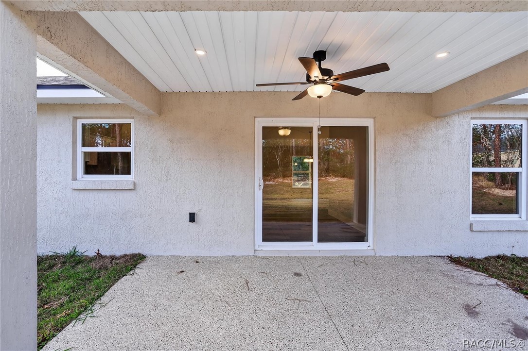 1516 W Pringle Place, Citrus Springs, FL 34434