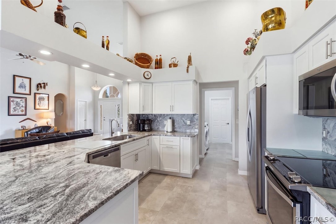 Seamless backsplash