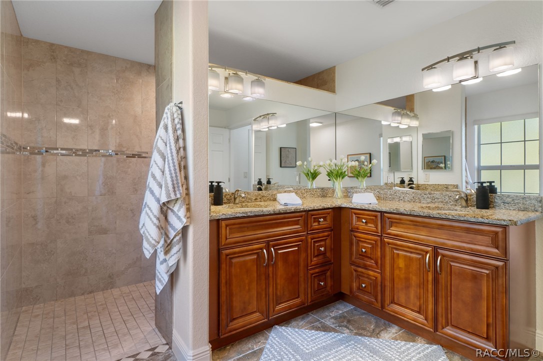 11845 N Bluff Cove Path, Dunnellon, FL 34434