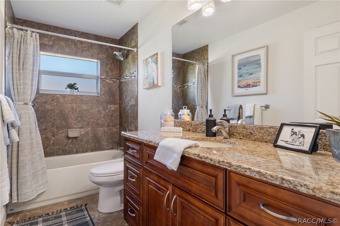11845 N Bluff Cove Path, Dunnellon, FL 34434