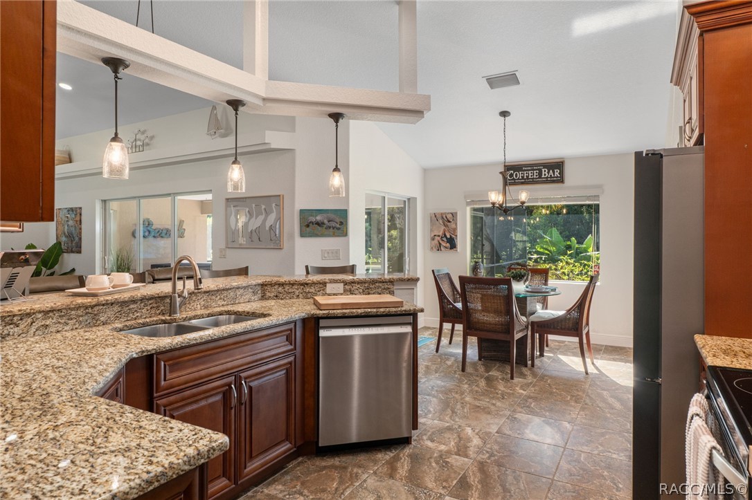 11845 N Bluff Cove Path, Dunnellon, FL 34434