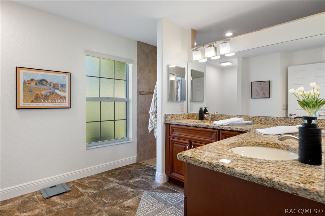 11845 N Bluff Cove Path, Dunnellon, FL 34434