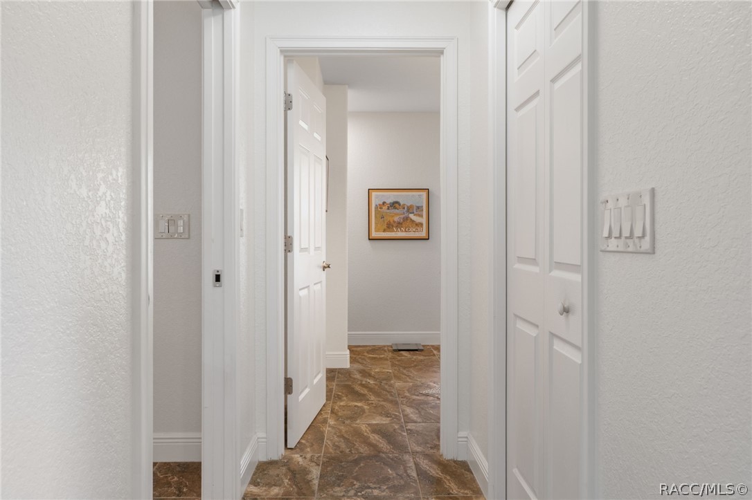 11845 N Bluff Cove Path, Dunnellon, FL 34434