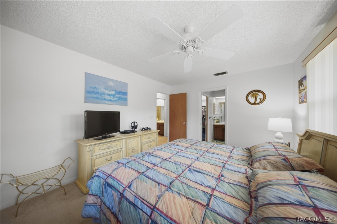 7518 W Green Acres Street, Homosassa, FL 34446