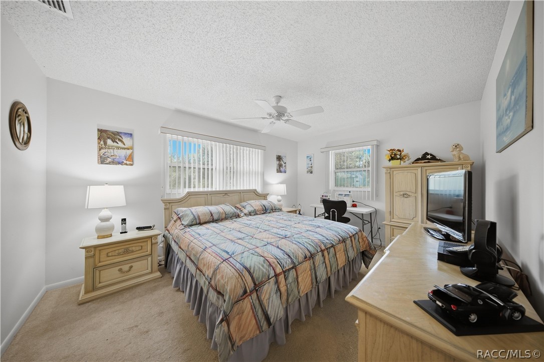 7518 W Green Acres Street, Homosassa, FL 34446