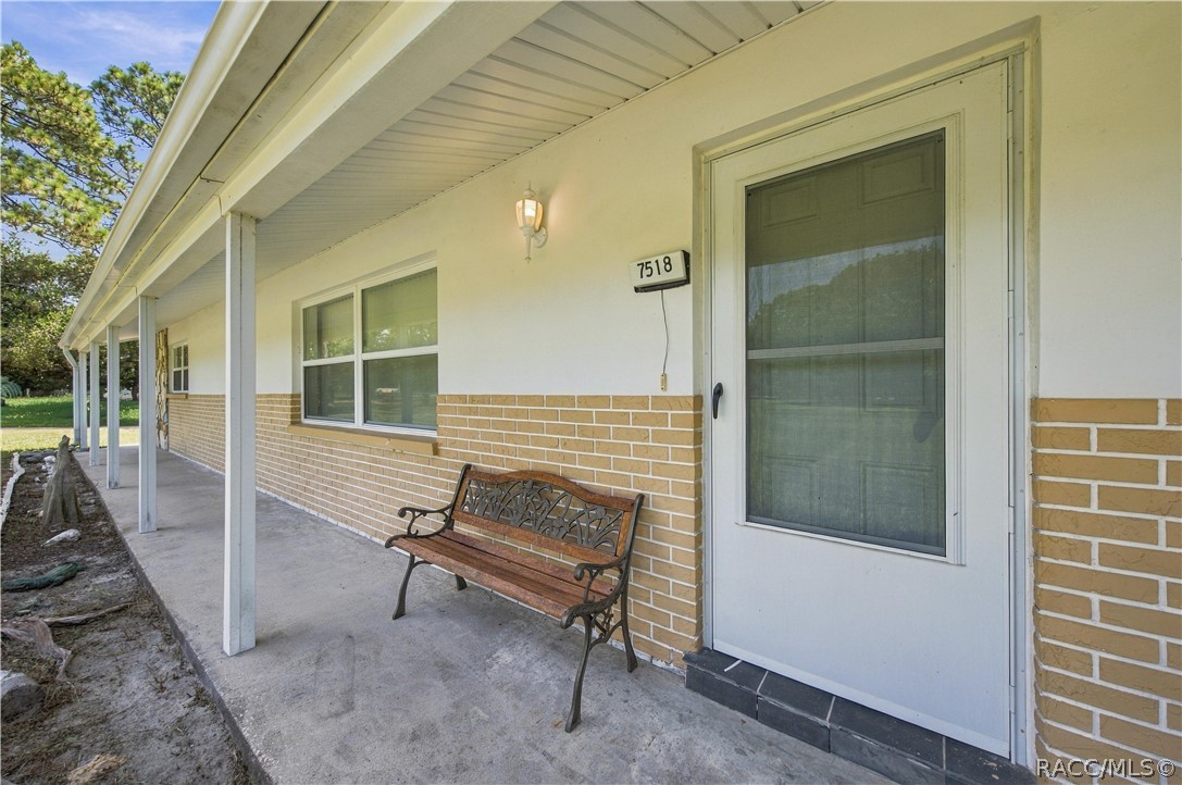 7518 W Green Acres Street, Homosassa, FL 34446