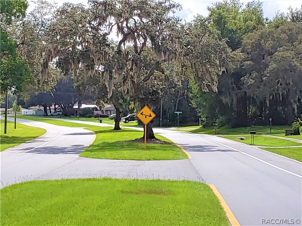 7760 N Pocono Drive, Citrus Springs, FL 34434