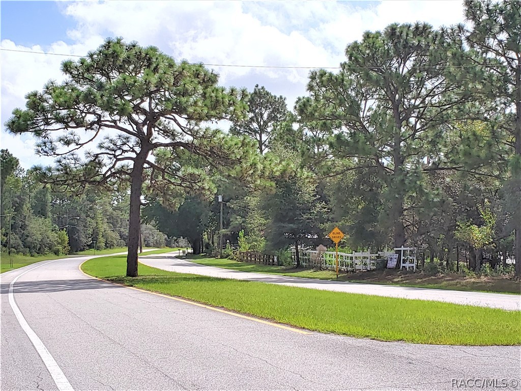 7760 N Pocono Drive, Citrus Springs, FL 34434