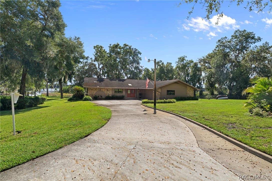2585 S Zellner Drive, Inverness, FL 34450