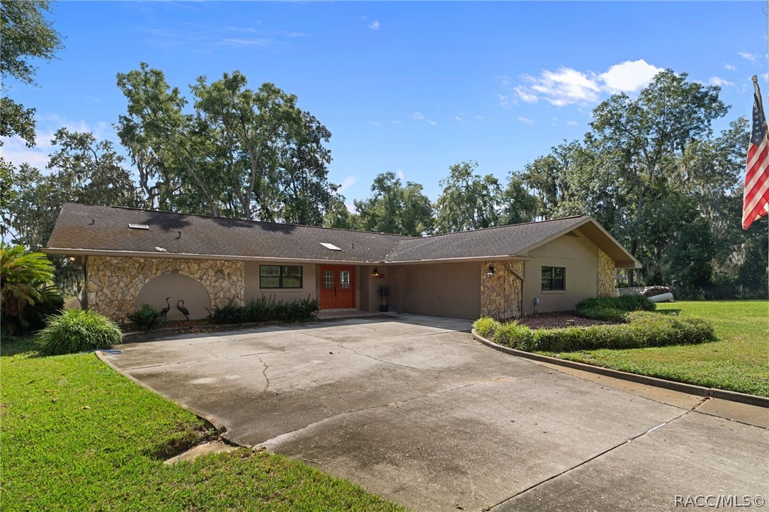 2585 S Zellner Drive, Inverness, FL 34450