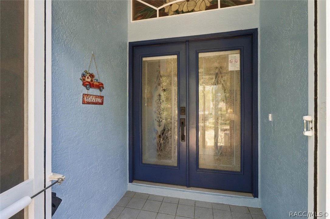 Dual Entry (screened-in porch) Dual Entry (screened-in porch)