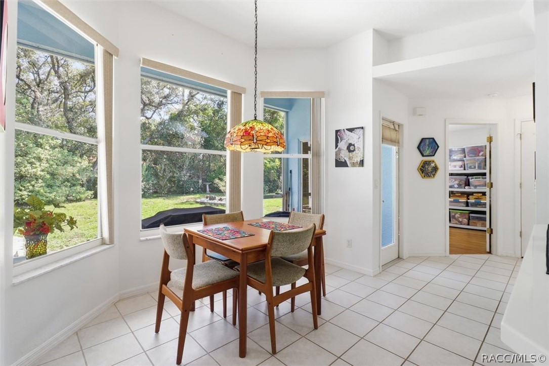 Breakfast Nook (light does NOT convey)