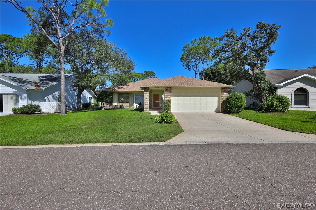 7103 Crown Oaks Drive, Spring Hill, FL 34606 7103 Crown Oaks Drive, Spring Hill, FL 34606