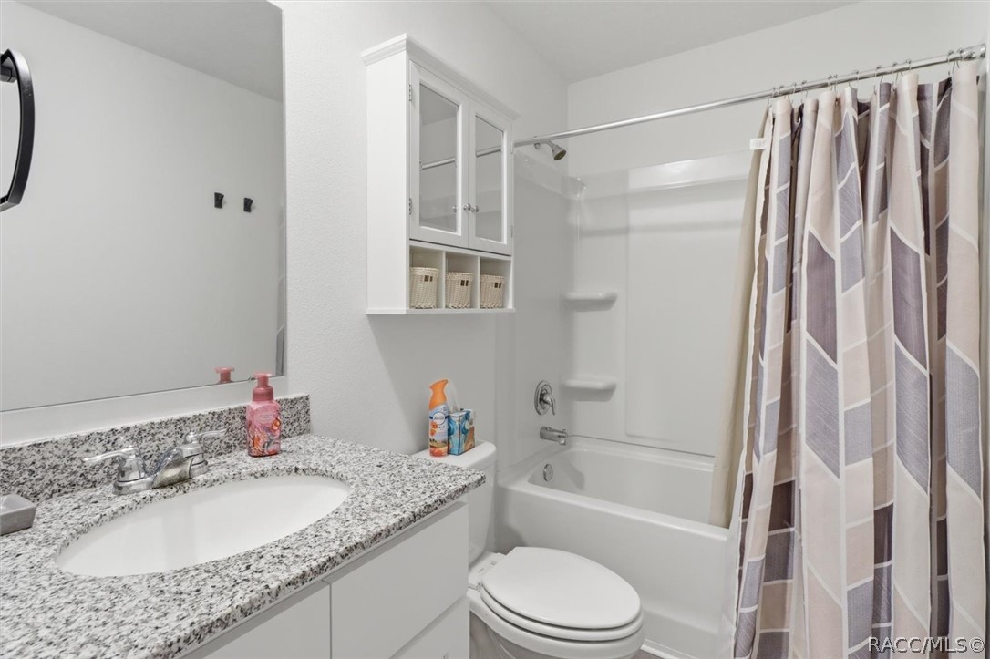 2457 W OAKLAND Lane, Dunnellon, FL 34434