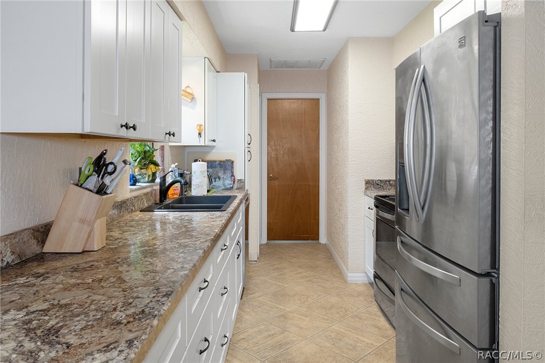 1931 S Colonial Avenue, Homosassa, FL 34448