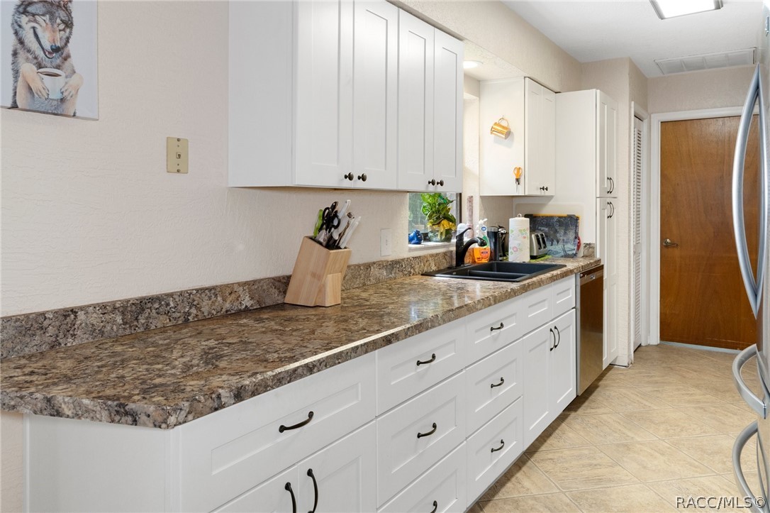 1931 S Colonial Avenue, Homosassa, FL 34448