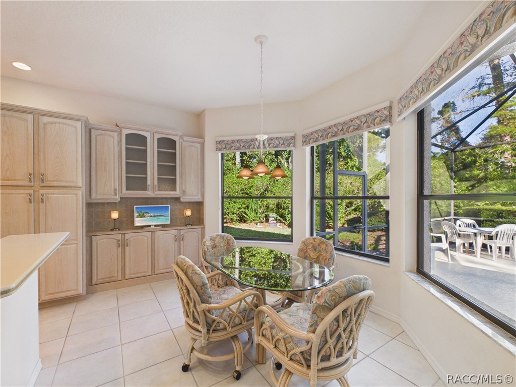 BREAKFAST NOOK 1