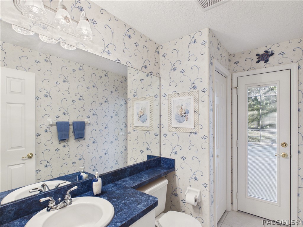 POOL BATH NEAR MASTER BEDROOM