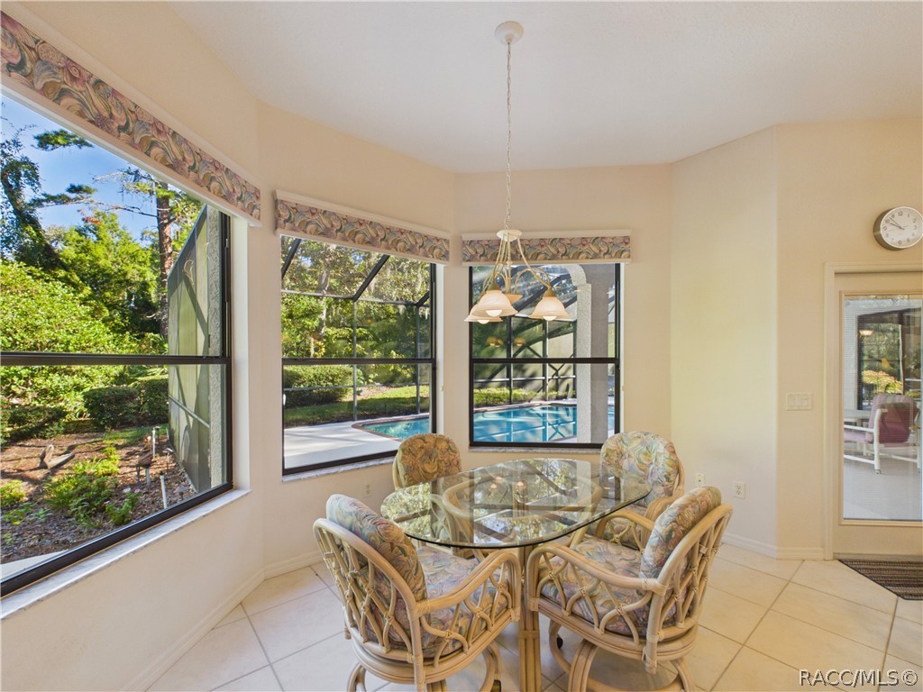 BREAKFAST NOOK 2