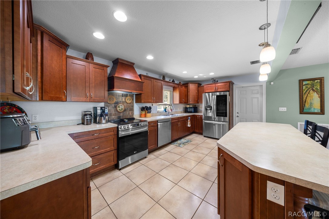 5911 W Riverbend Road, Dunnellon, FL 34433