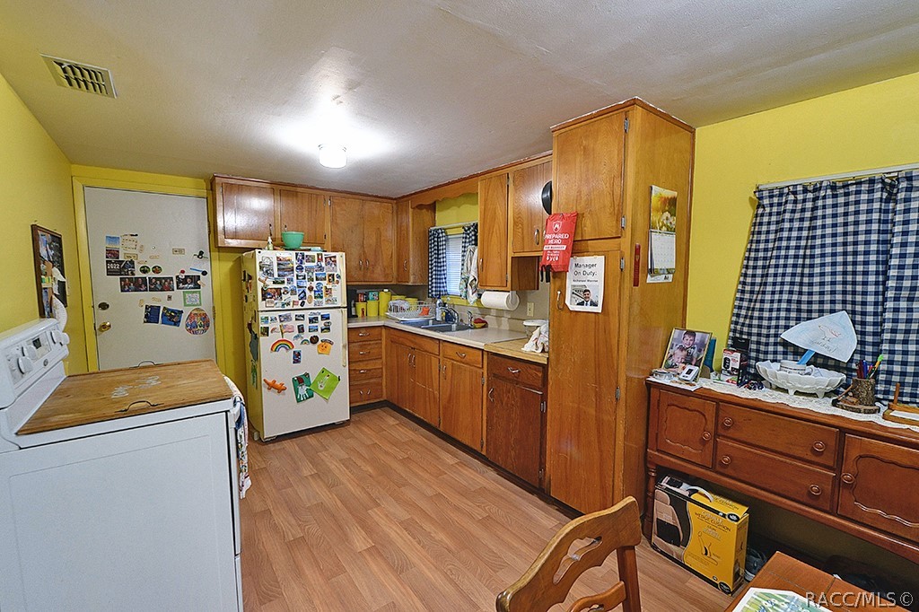 7122 S Florida Avenue, Floral City, FL 34436