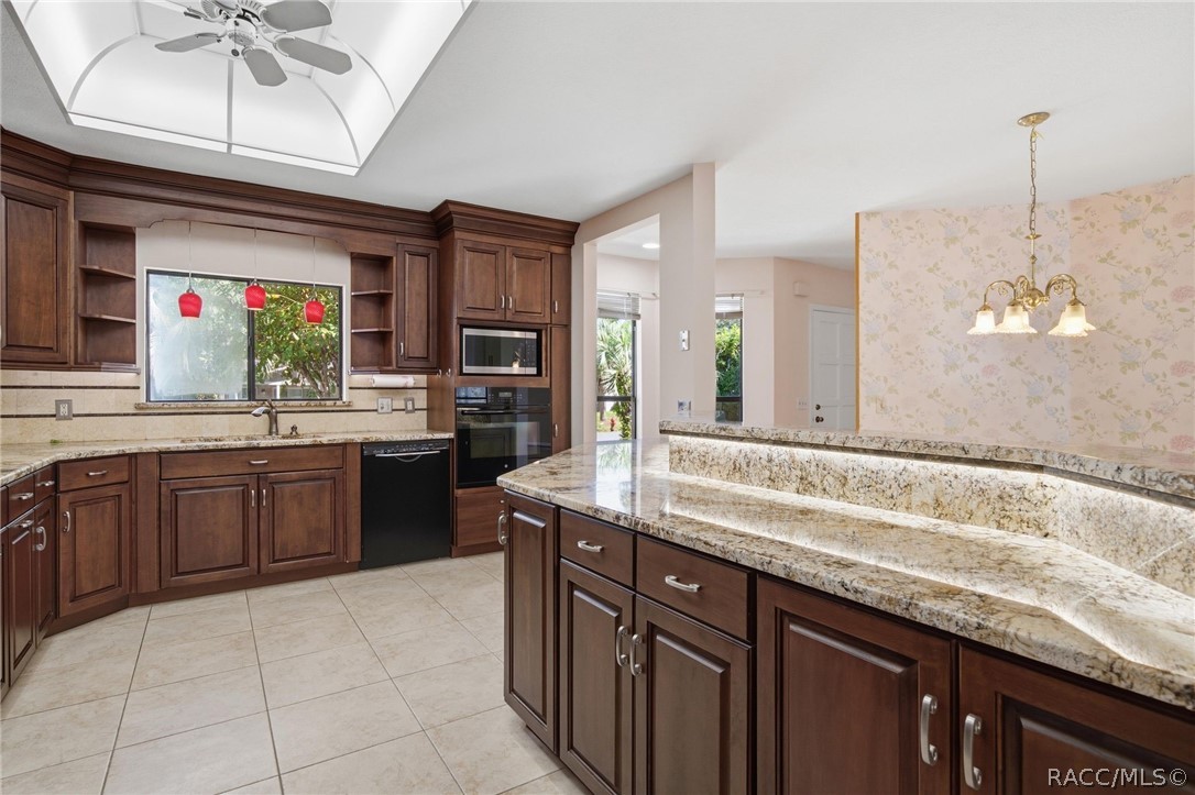11782 W Valley Spring Lane, Homosassa, FL 34448