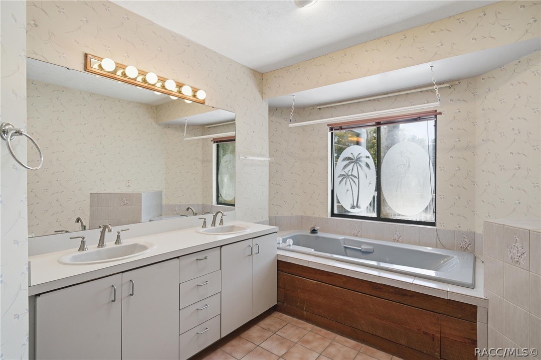 11782 W Valley Spring Lane, Homosassa, FL 34448