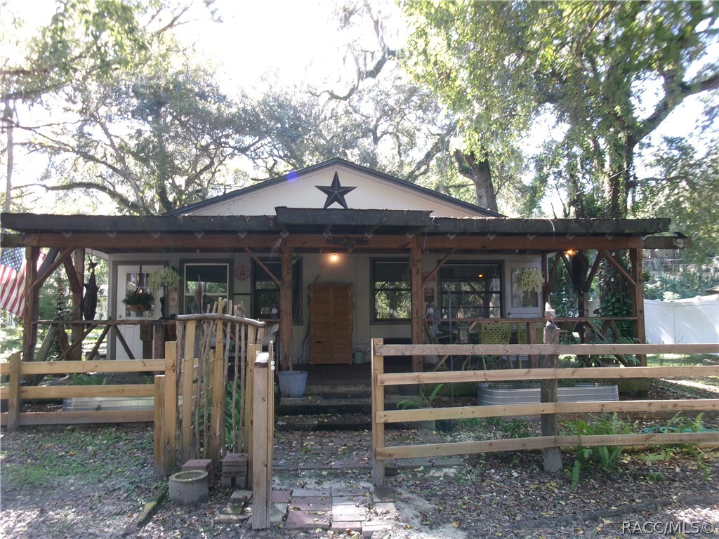 353 N Robin Hood Road, Inverness, FL 34450