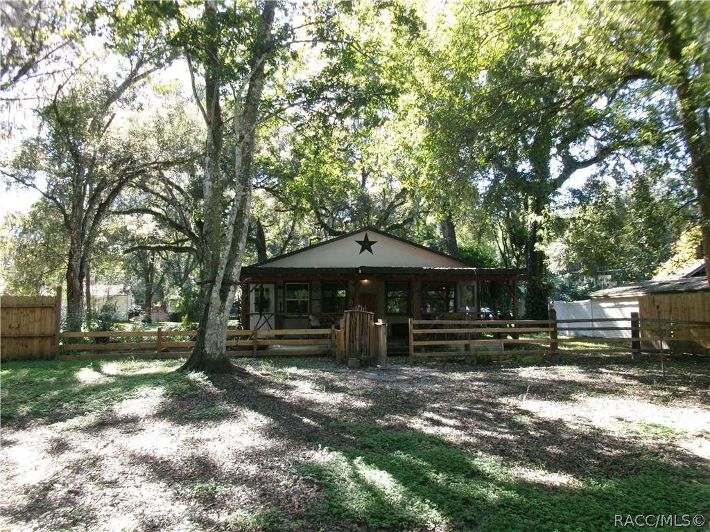 353 N Robin Hood Road, Inverness, FL 34450