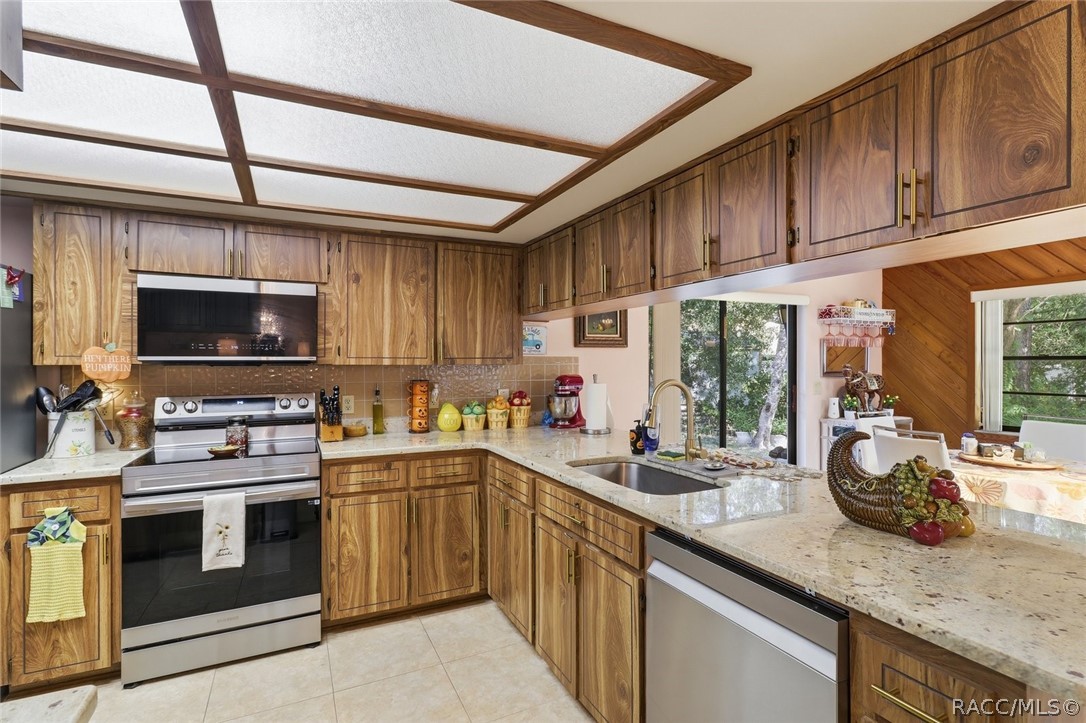 5 Mangrove Court S, Homosassa, FL 34446