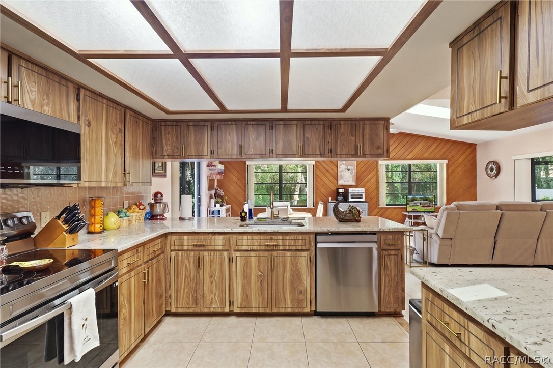 5 Mangrove Court S, Homosassa, FL 34446