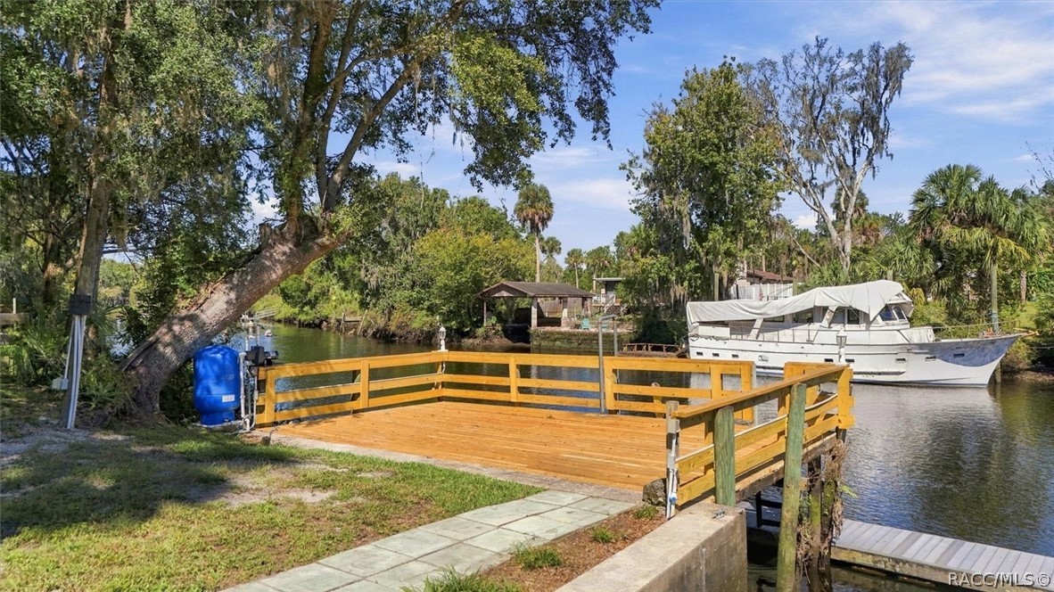 14191 W River Road, Inglis, FL 34449