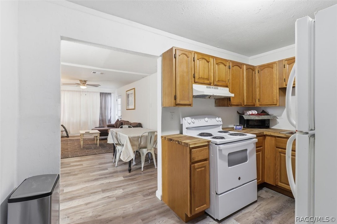 557 NE 8th Avenue, Crystal River, FL 34428
