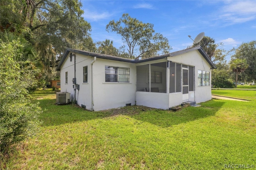 557 NE 8th Avenue, Crystal River, FL 34428