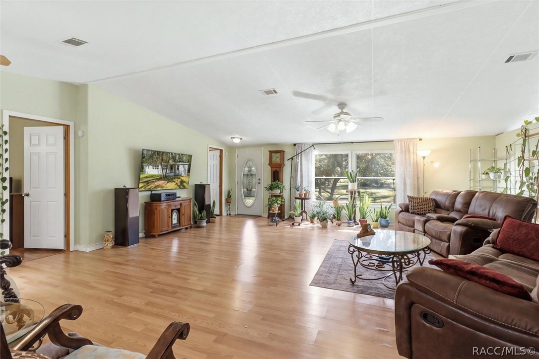 5739 W Holiday Street, Homosassa, FL 34446