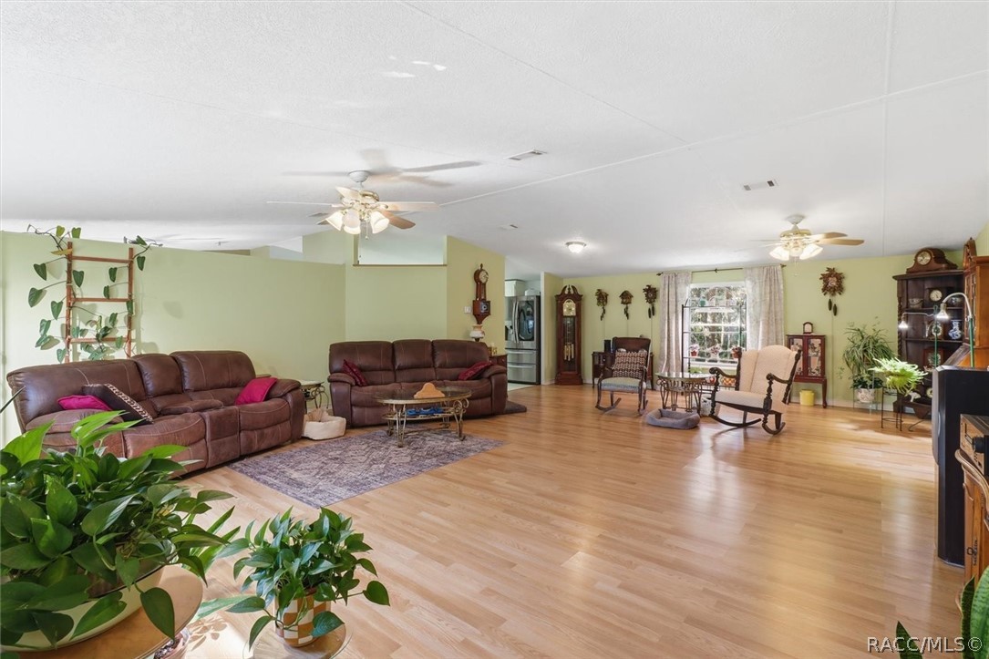 5739 W Holiday Street, Homosassa, FL 34446