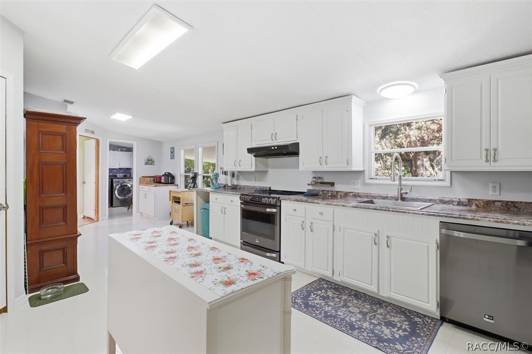 5739 W Holiday Street, Homosassa, FL 34446