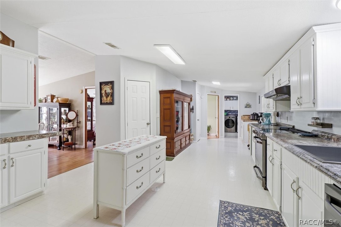 5739 W Holiday Street, Homosassa, FL 34446