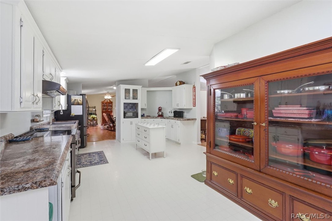 5739 W Holiday Street, Homosassa, FL 34446