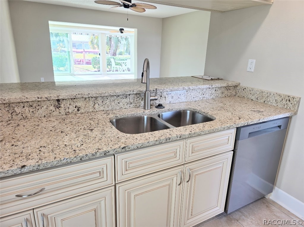 11612 W Kingfisher Court, Crystal River, FL 34429